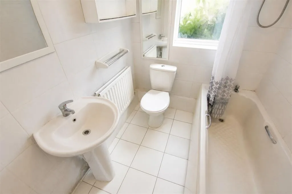 4 bedroom semi-detached house for rent