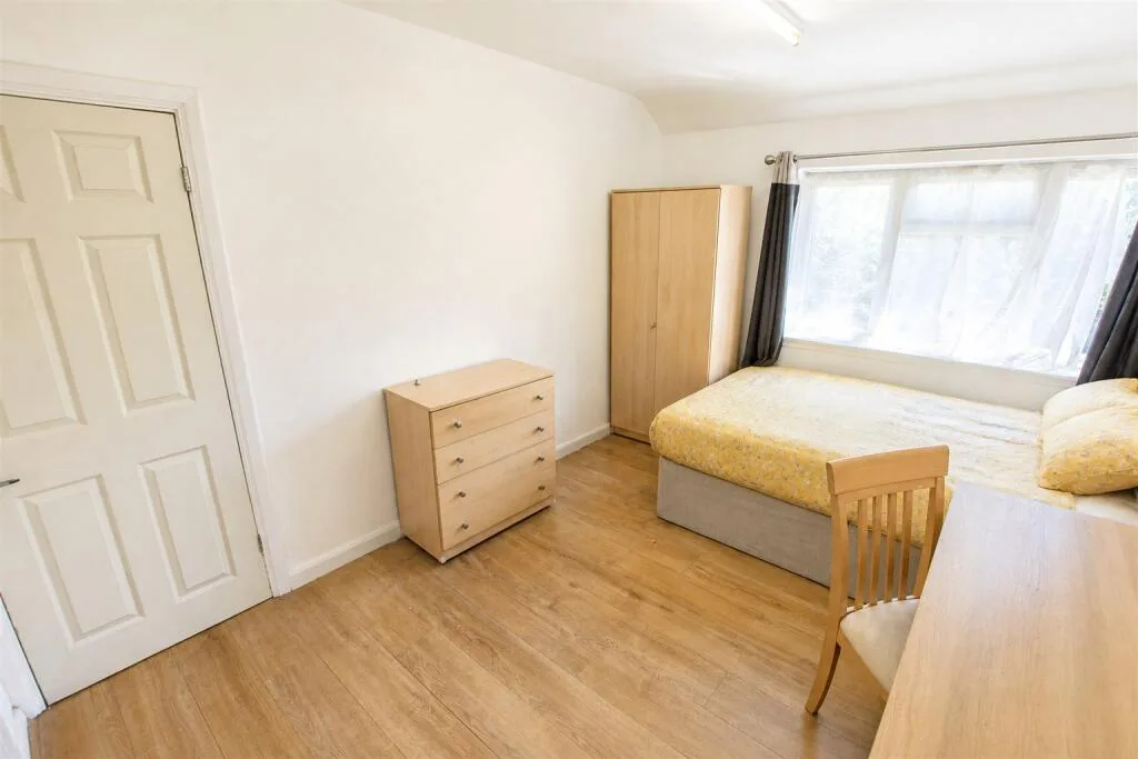 4 bedroom semi-detached house for rent