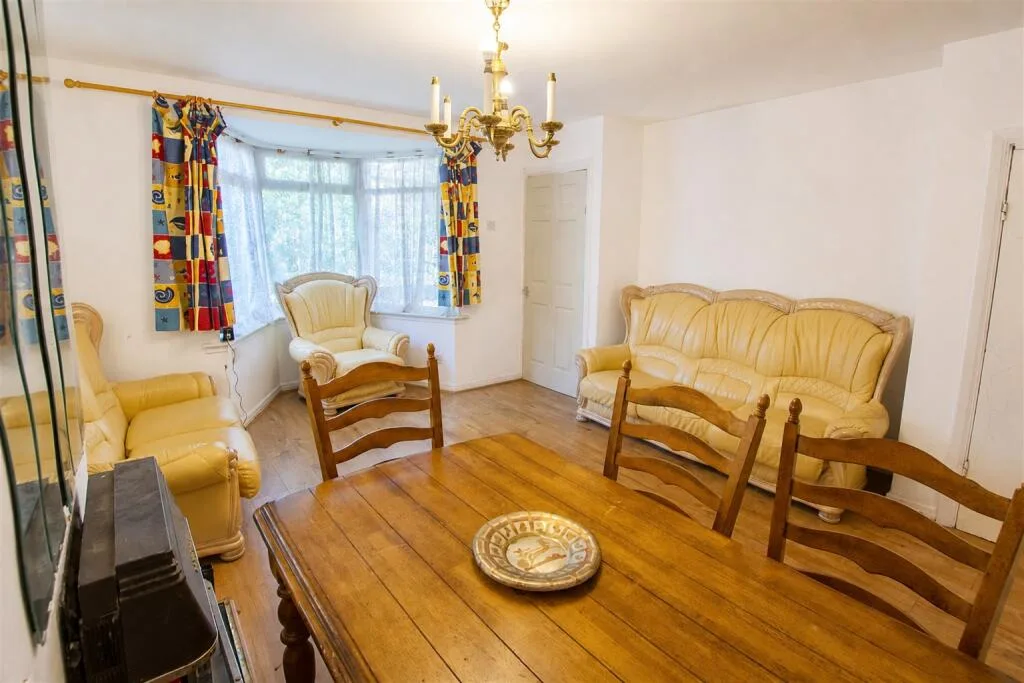 4 bedroom semi-detached house for rent