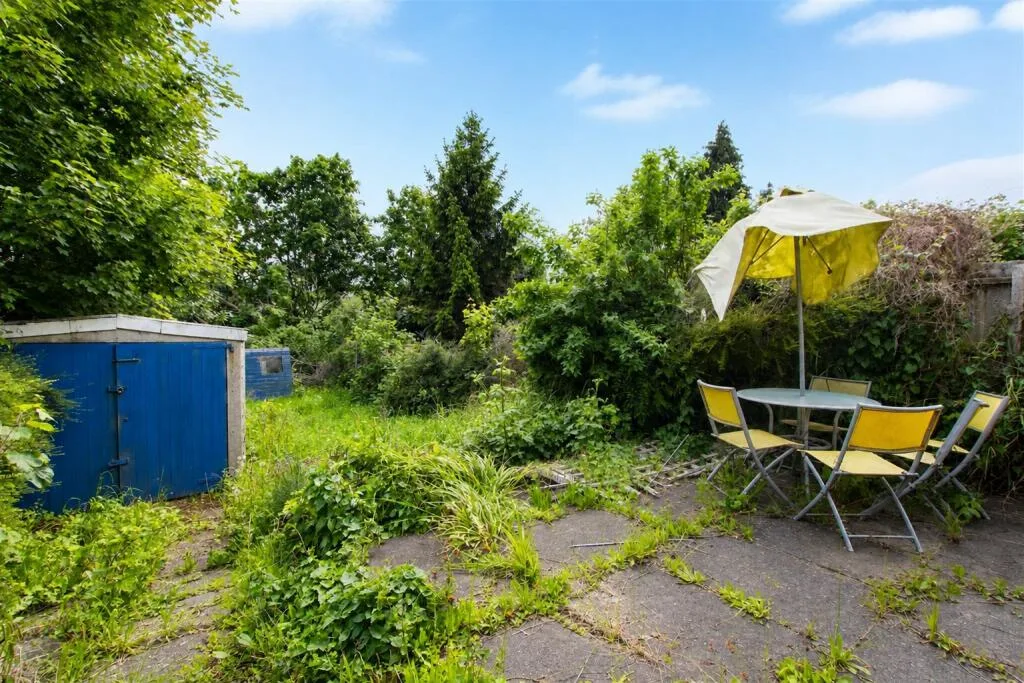 4 bedroom semi-detached house for rent