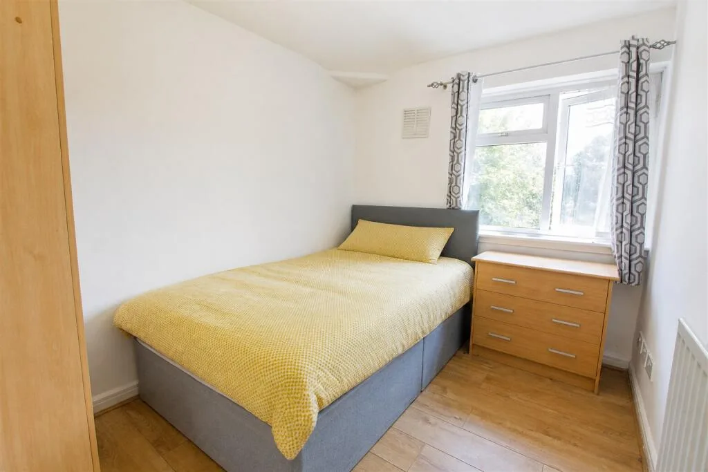 4 bedroom semi-detached house for rent