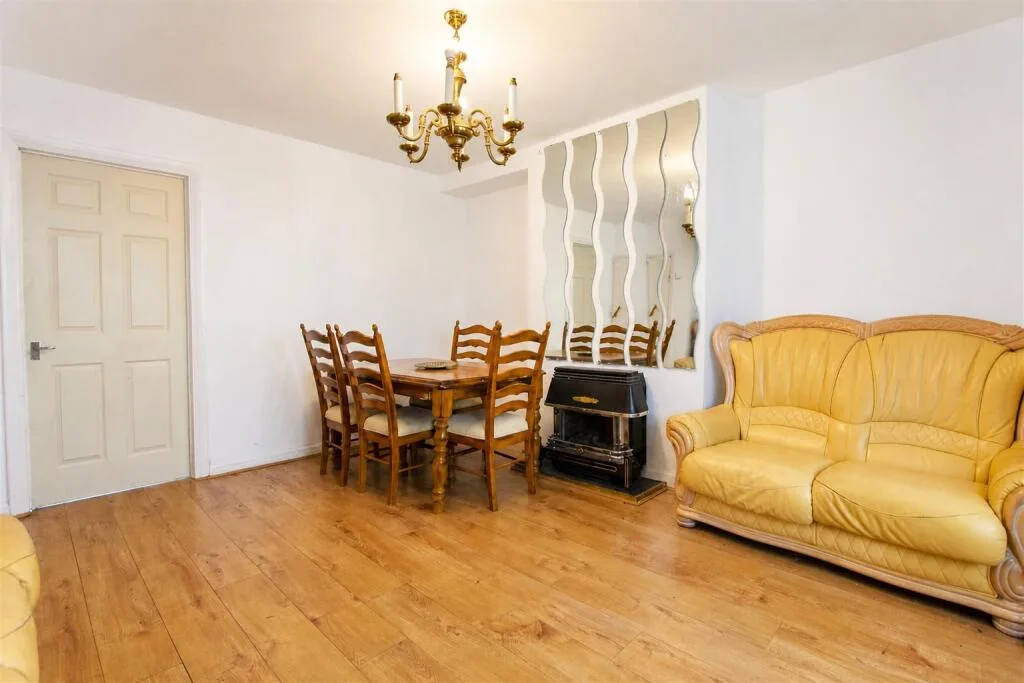 4 bedroom semi-detached house for rent