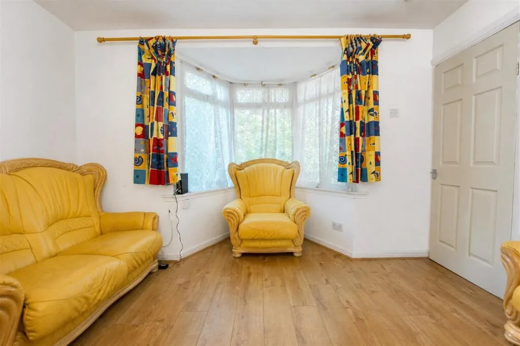 4 bedroom semi-detached house for rent