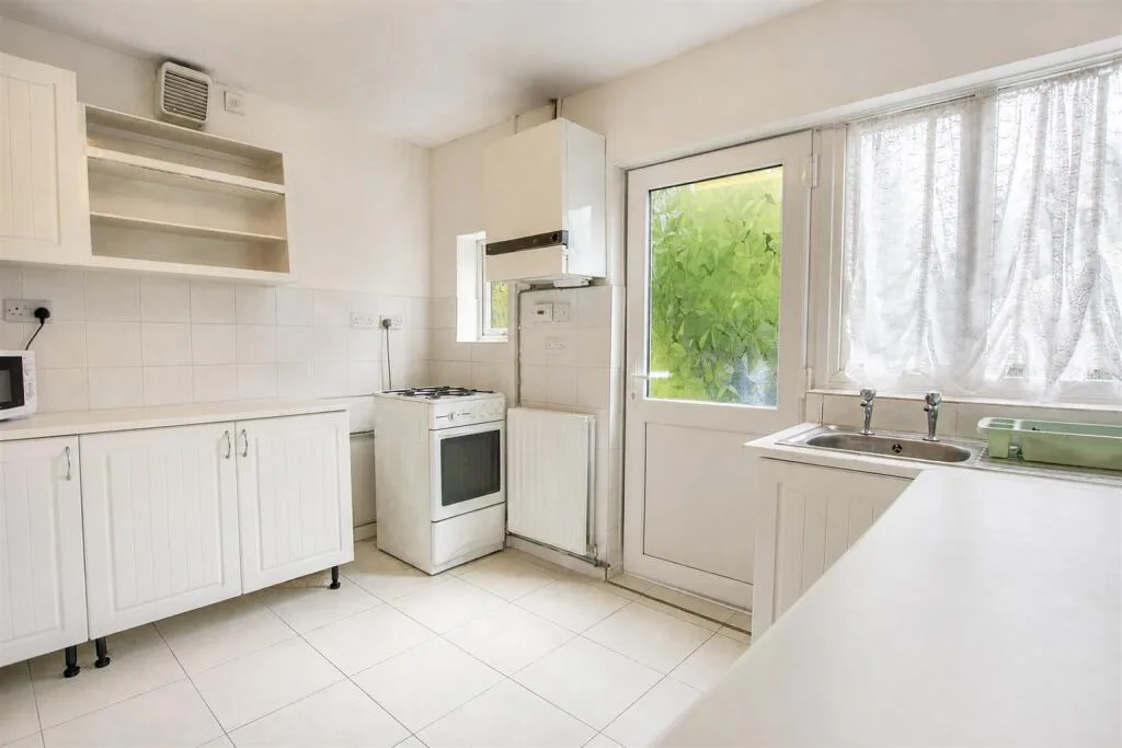4 bedroom semi-detached house for rent