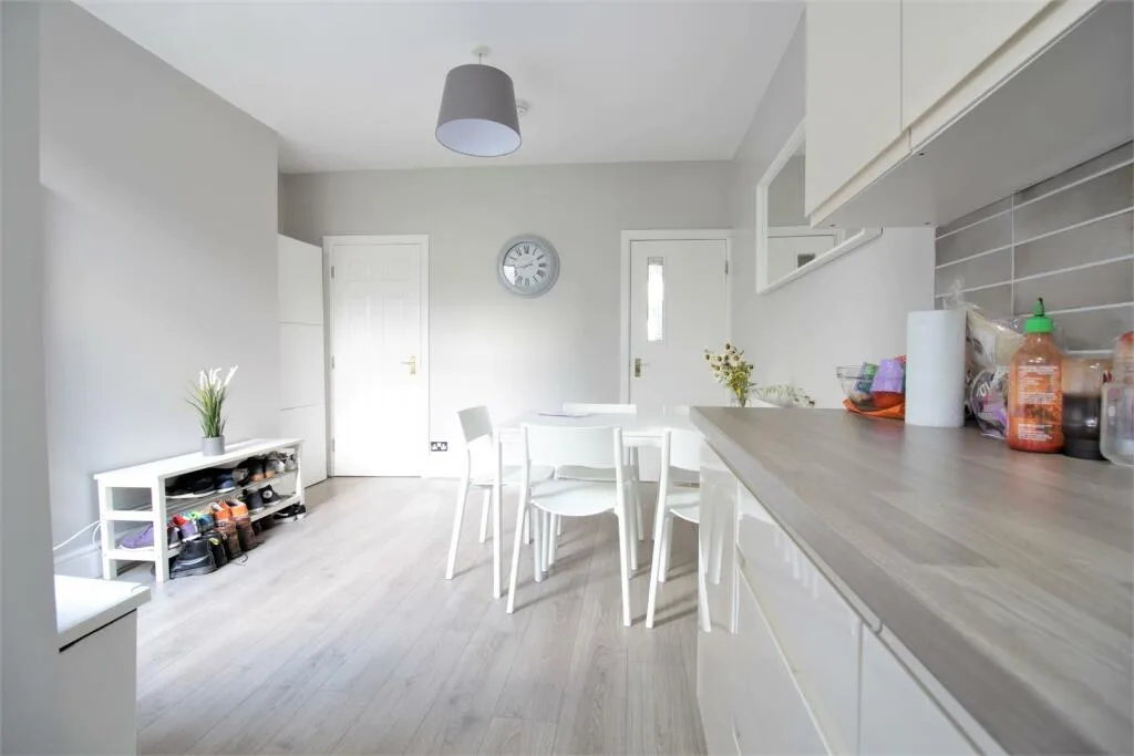 5 bedroom house for rent