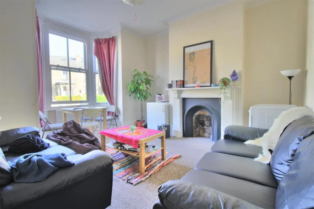 5 bedroom terraced house for rent