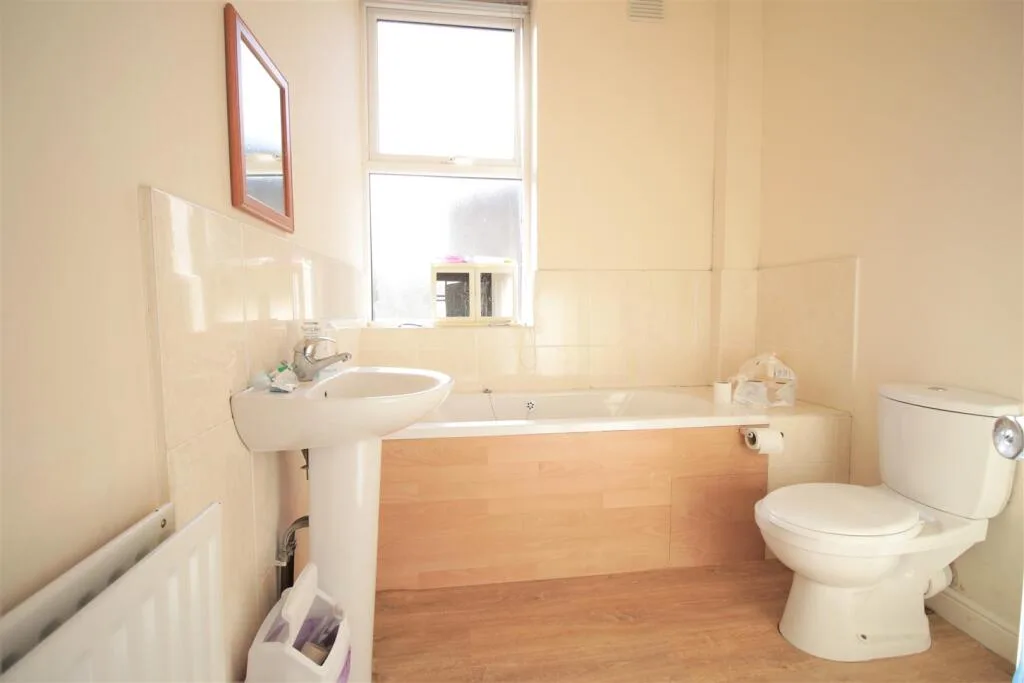 5 bedroom terraced house for rent