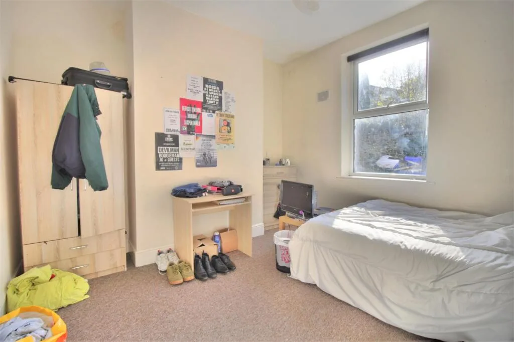 5 bedroom terraced house for rent