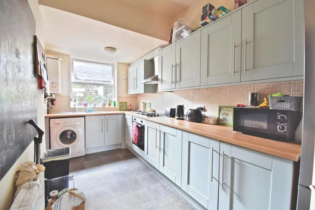 5 bedroom terraced house for rent