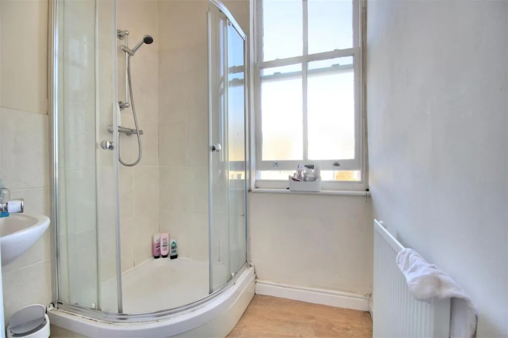 5 bedroom terraced house for rent