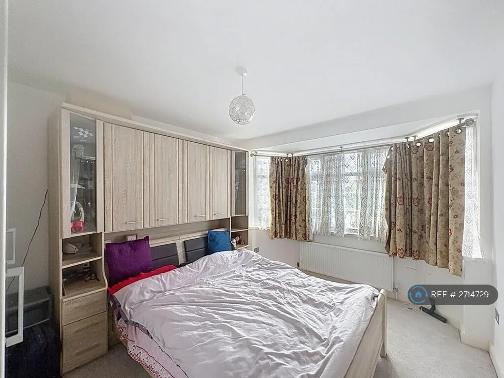 4 bedroom semi-detached house for rent