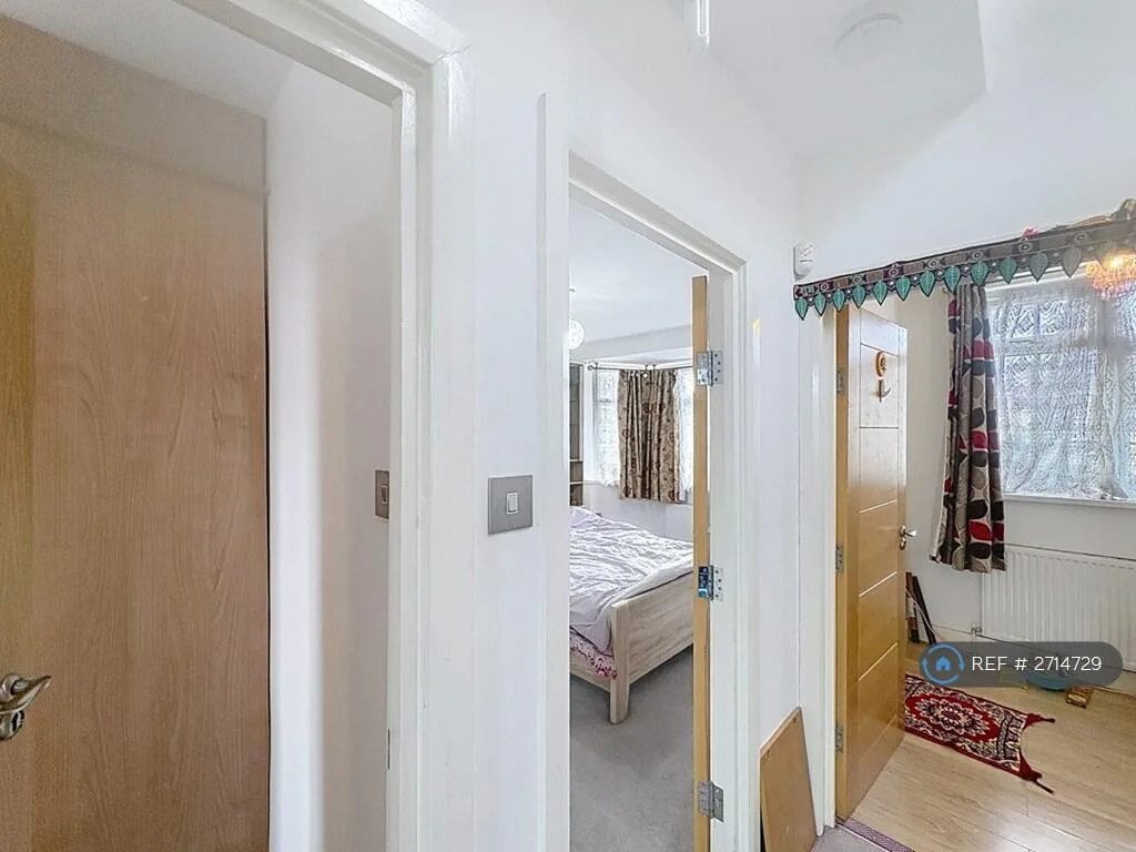 4 bedroom semi-detached house for rent