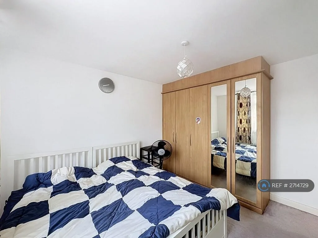 4 bedroom semi-detached house for rent