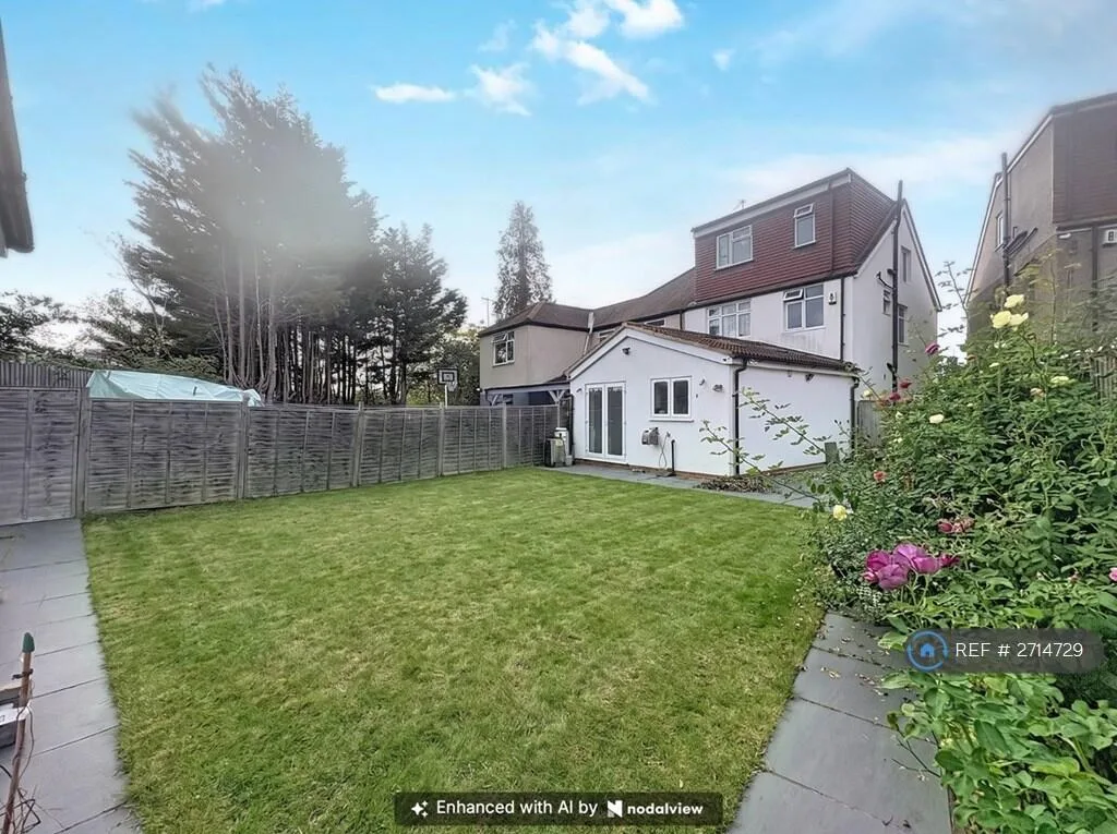 4 bedroom semi-detached house for rent