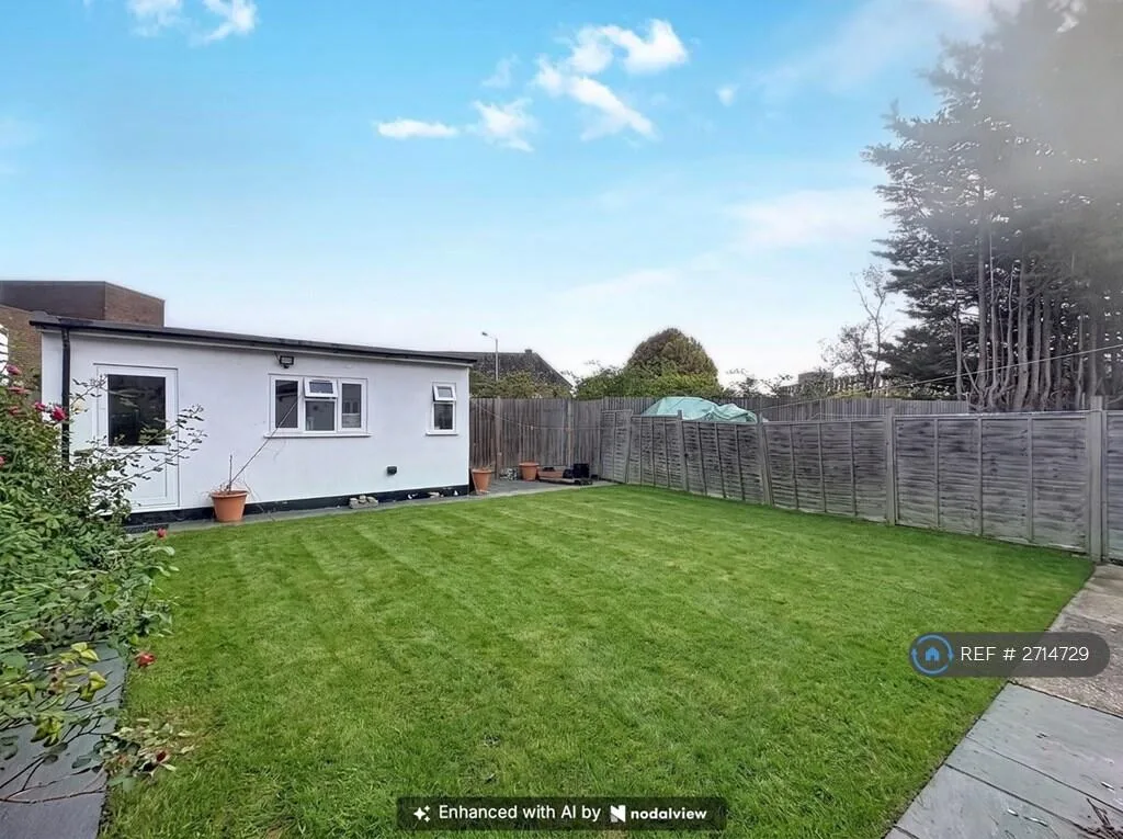 4 bedroom semi-detached house for rent