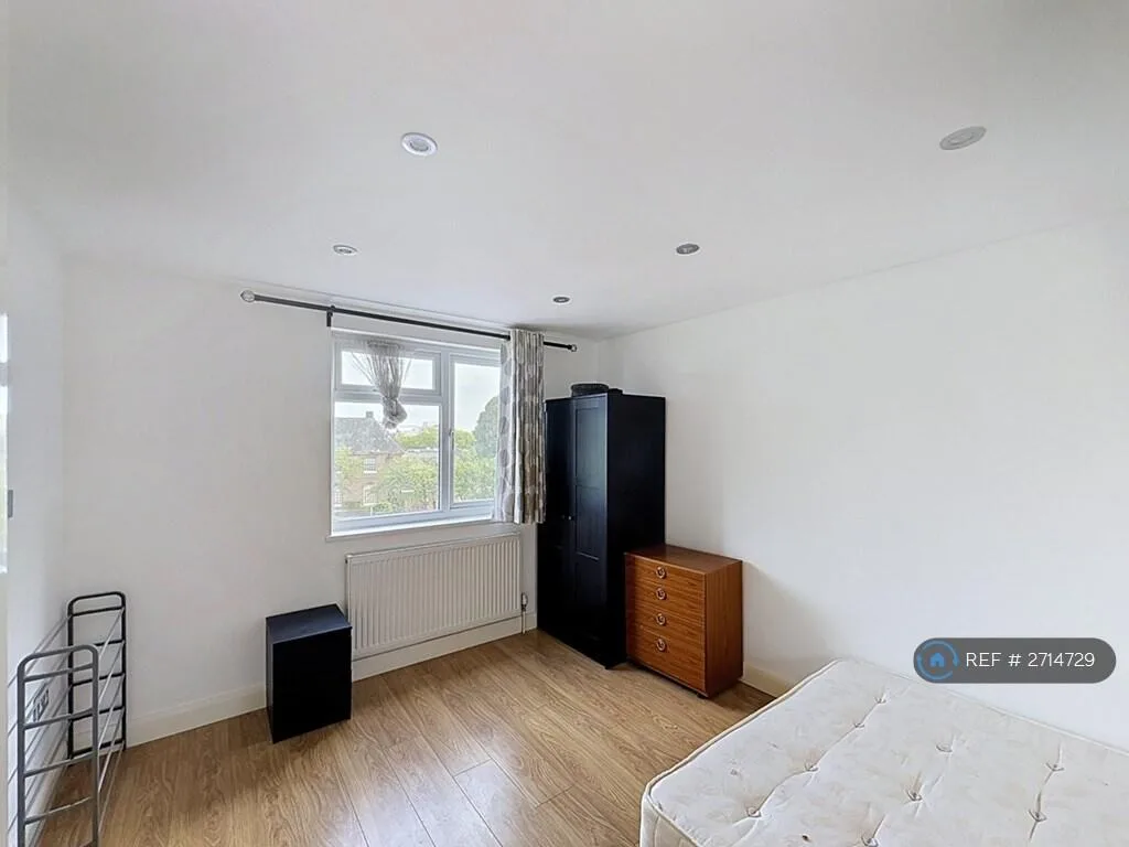4 bedroom semi-detached house for rent