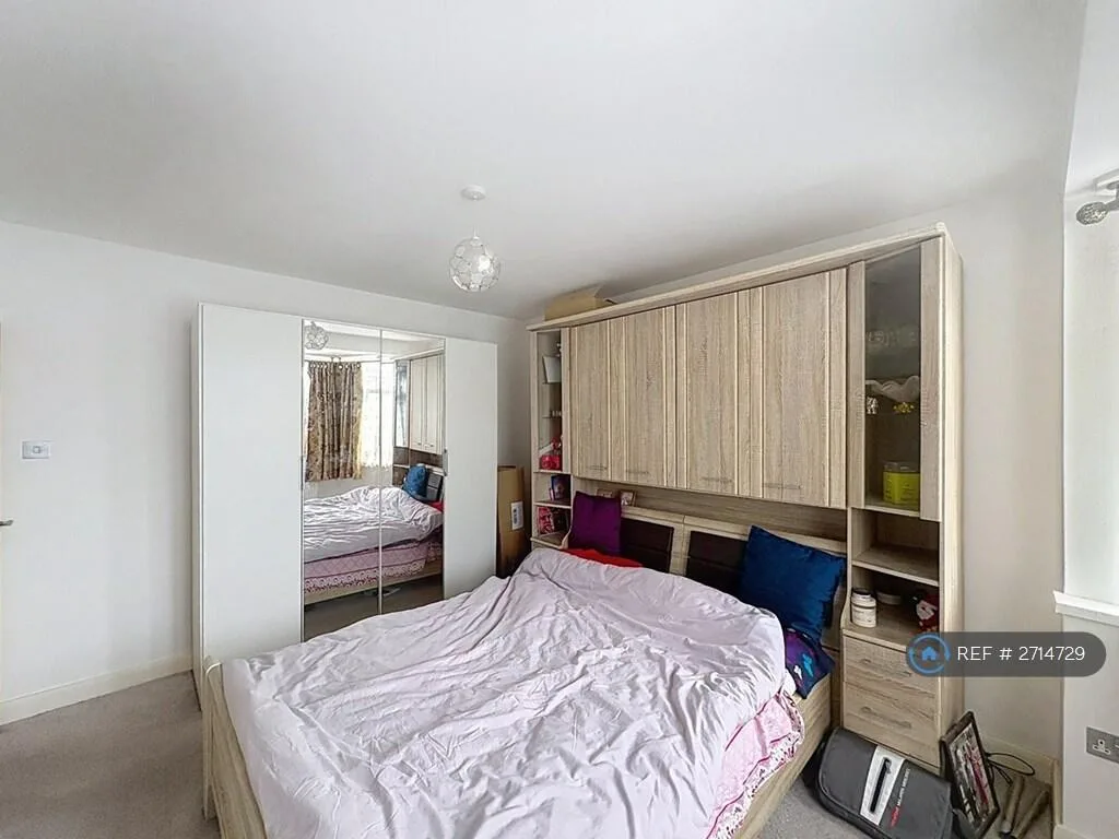 4 bedroom semi-detached house for rent