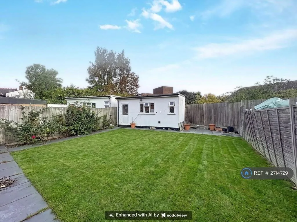 4 bedroom semi-detached house for rent