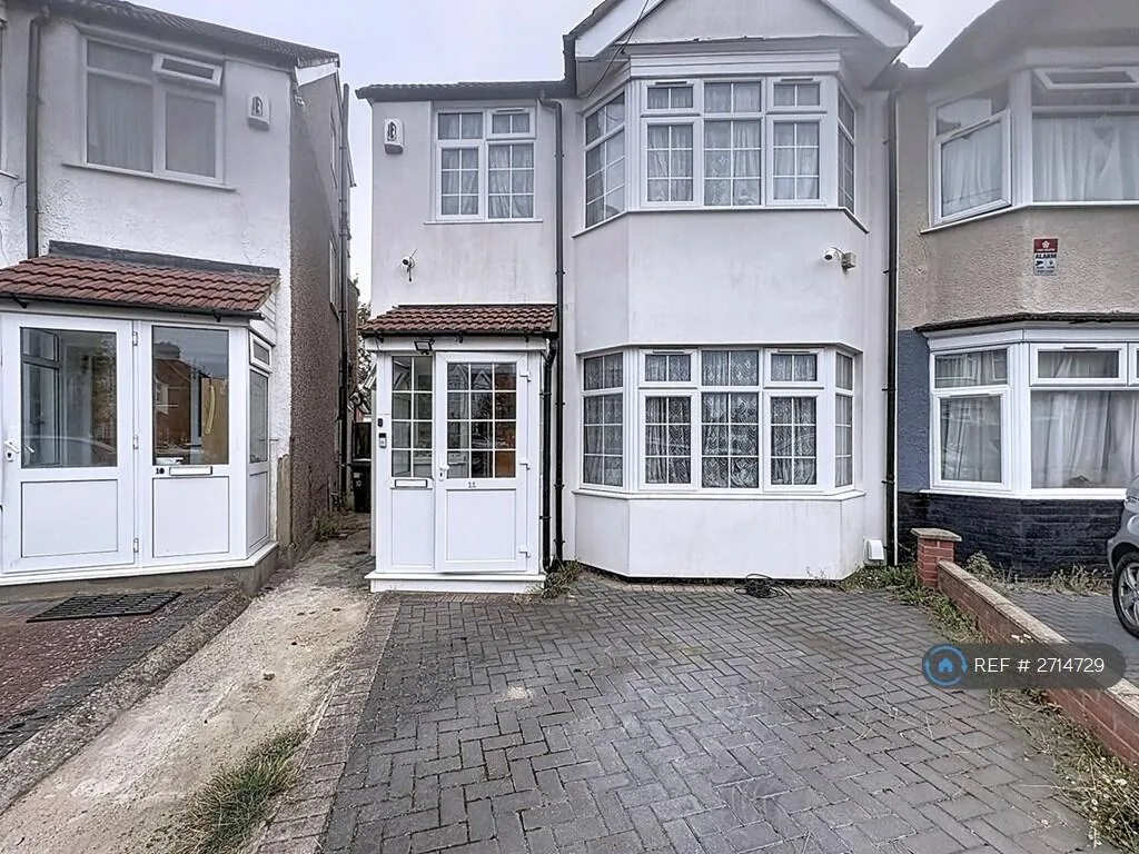 4 bedroom semi-detached house for rent