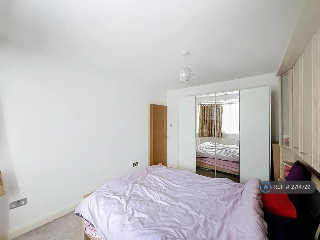 4 bedroom semi-detached house for rent