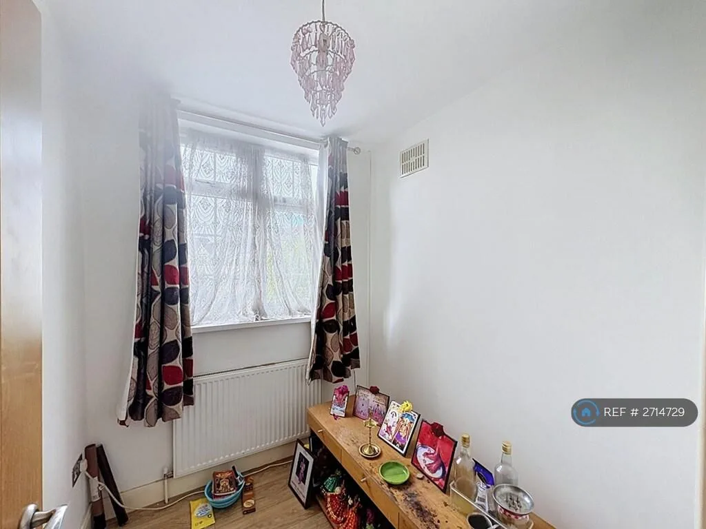 4 bedroom semi-detached house for rent