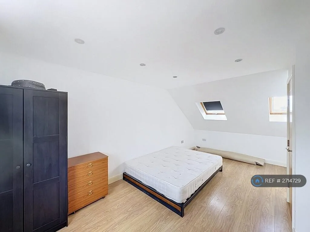 4 bedroom semi-detached house for rent