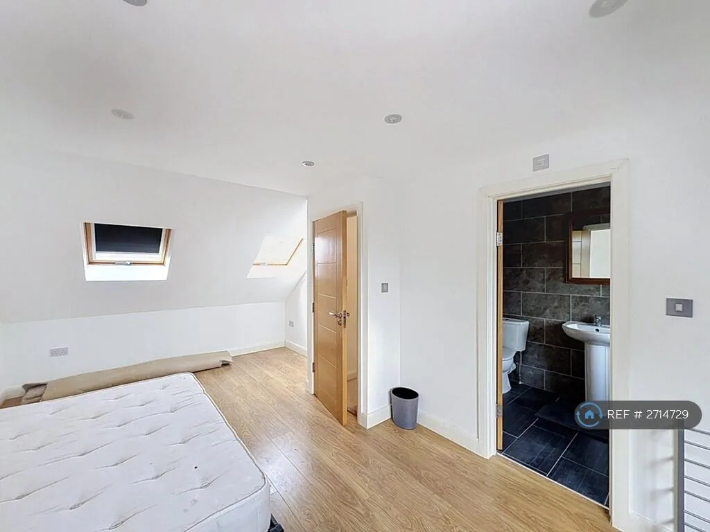 4 bedroom semi-detached house for rent