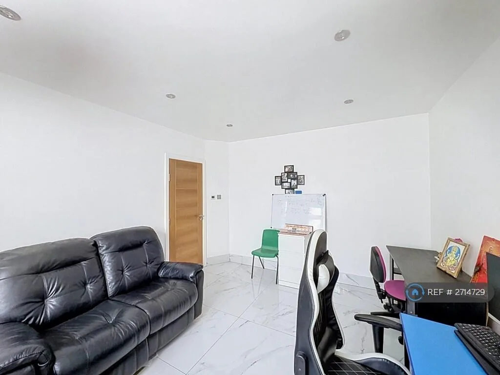4 bedroom semi-detached house for rent