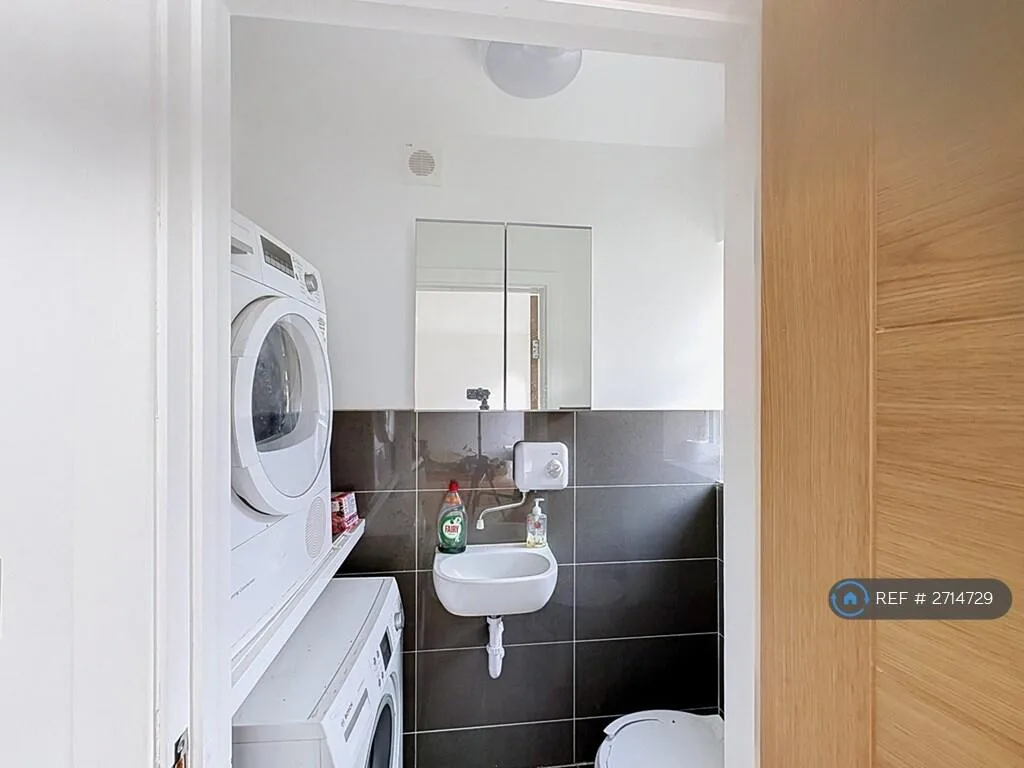 4 bedroom semi-detached house for rent