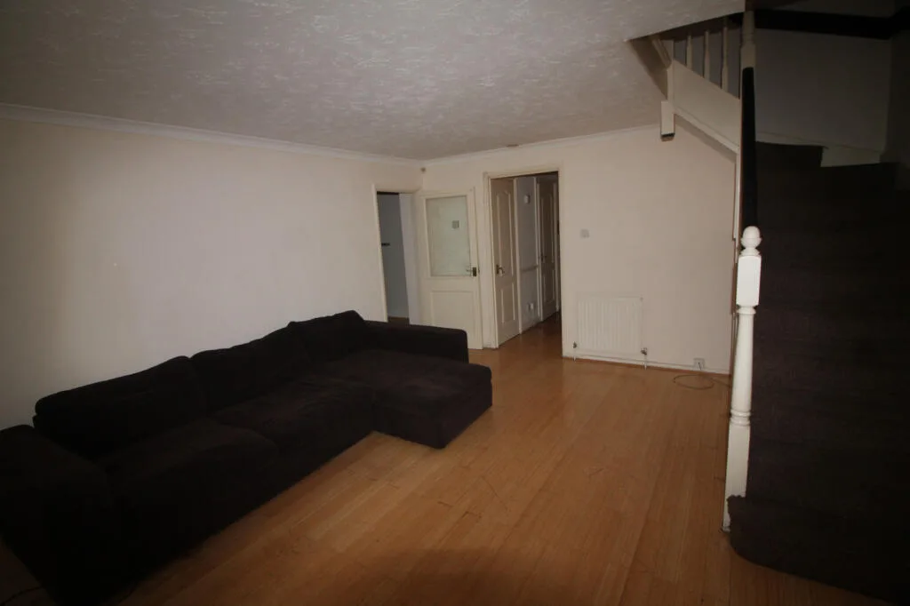 5 bedroom terraced house for rent