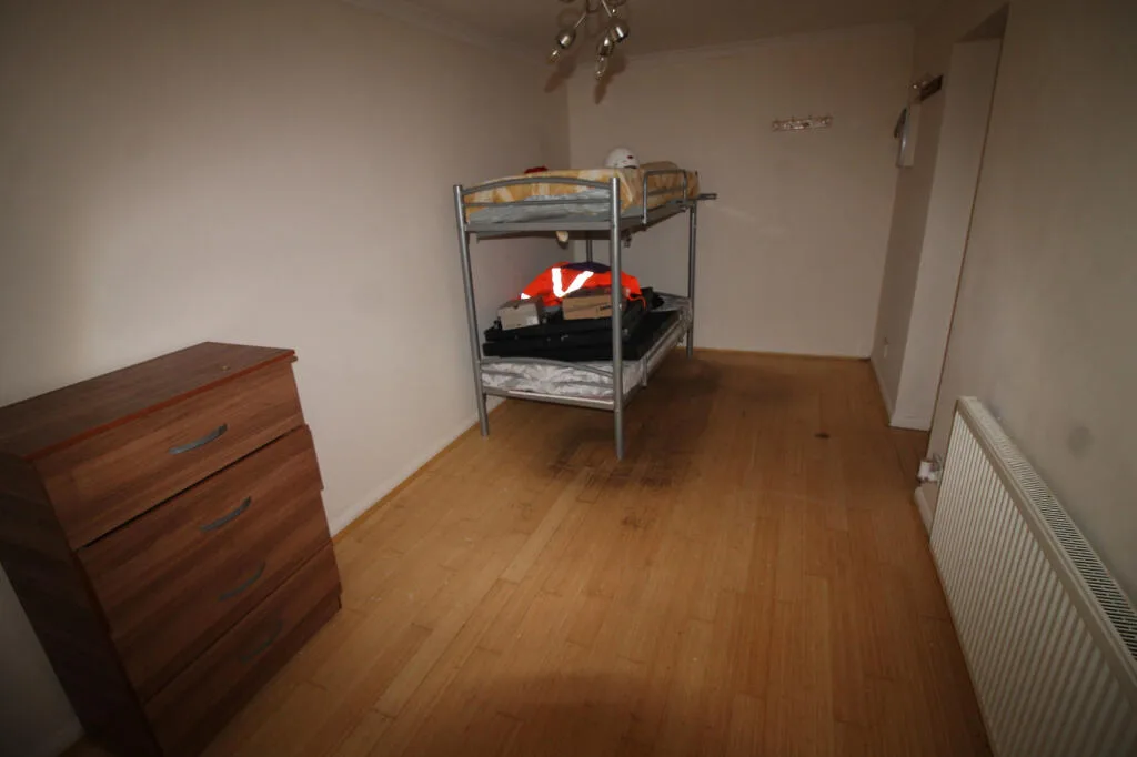 5 bedroom terraced house for rent
