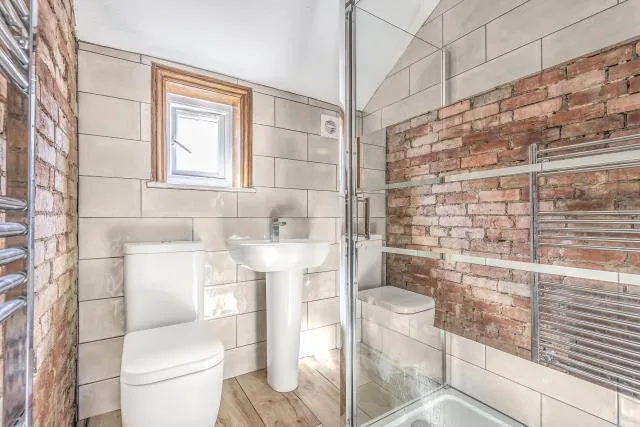 4 bedroom semi-detached house for rent