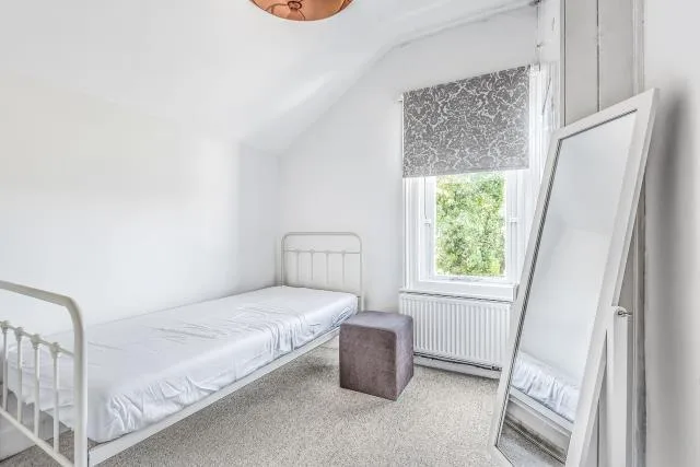 4 bedroom semi-detached house for rent