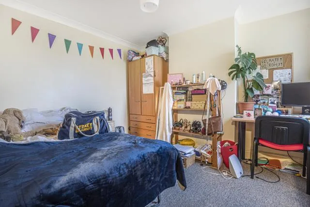 5 bedroom terraced house for rent