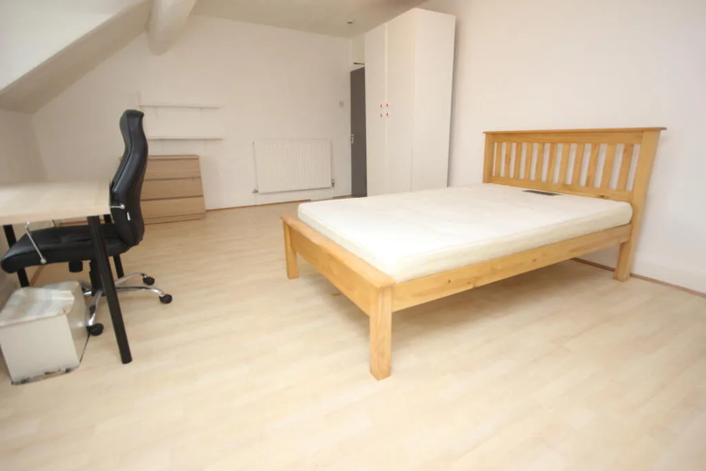 7 bedroom terraced house for rent