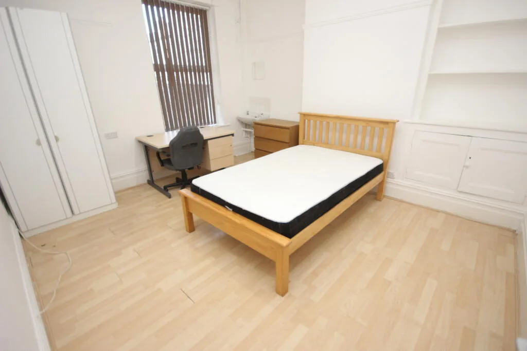7 bedroom terraced house for rent