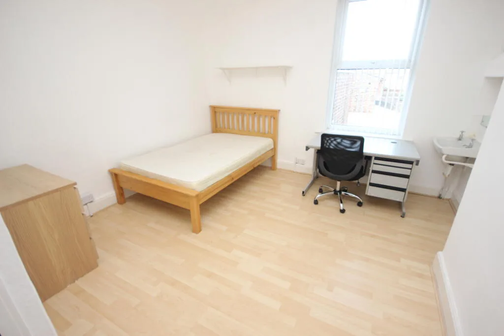 7 bedroom terraced house for rent