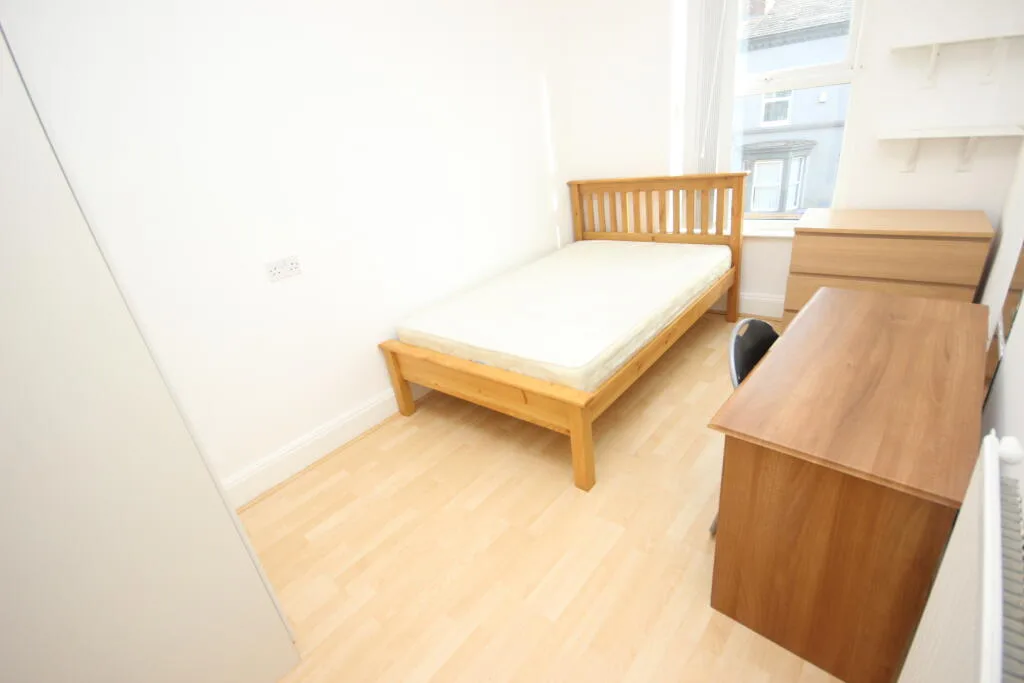 7 bedroom terraced house for rent