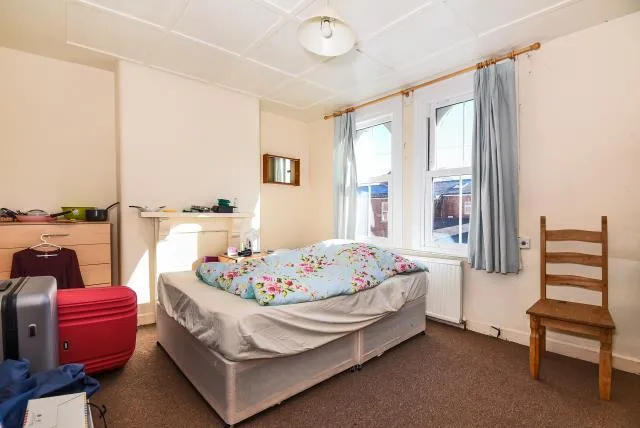 5 bedroom terraced house for rent
