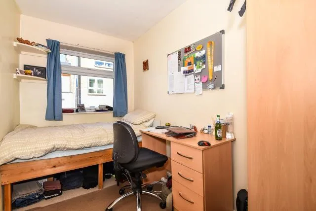 5 bedroom terraced house for rent