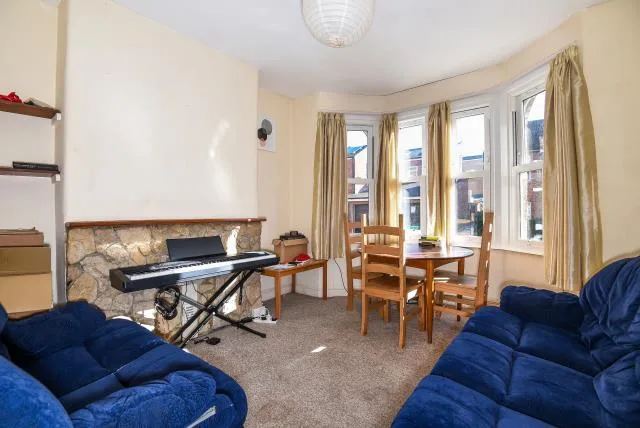 5 bedroom terraced house for rent