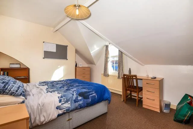 5 bedroom terraced house for rent