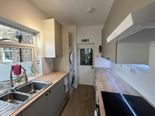 5 bedroom terraced house for rent