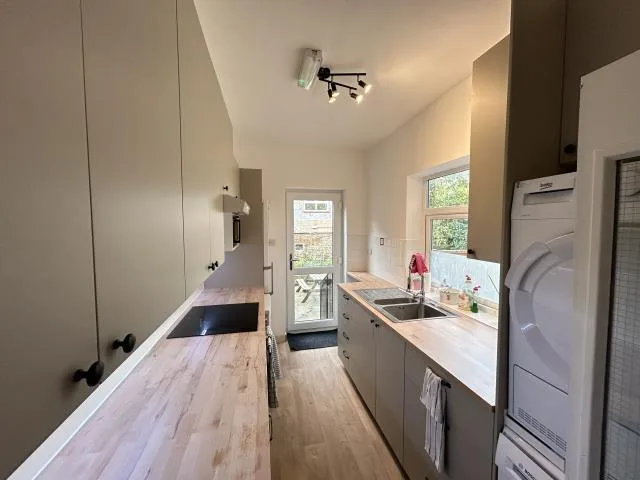 5 bedroom terraced house for rent