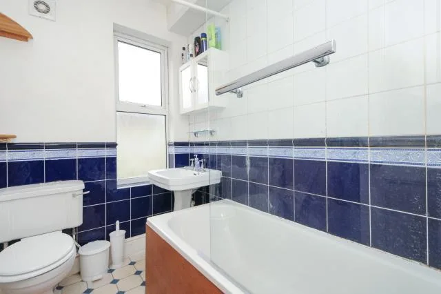 5 bedroom terraced house for rent