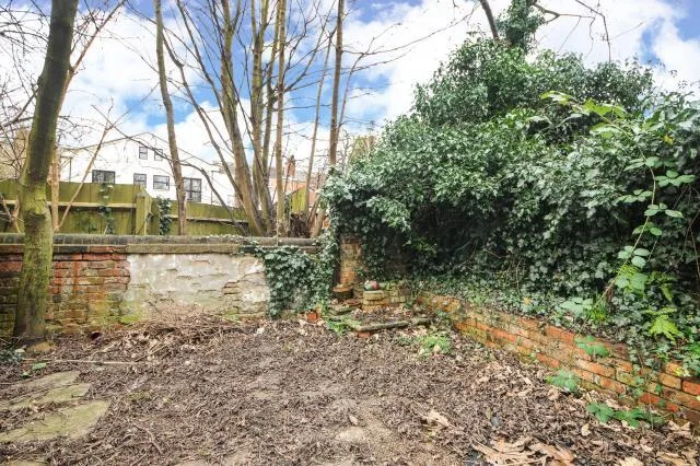 5 bedroom terraced house for rent