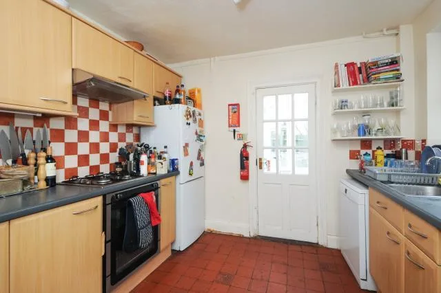 5 bedroom terraced house for rent