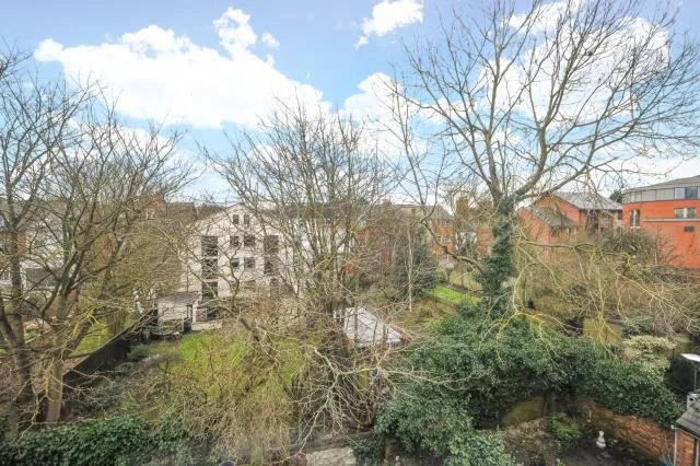 5 bedroom terraced house for rent