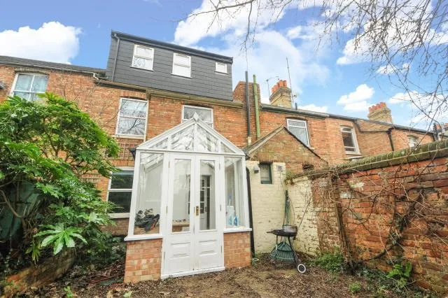 5 bedroom terraced house for rent