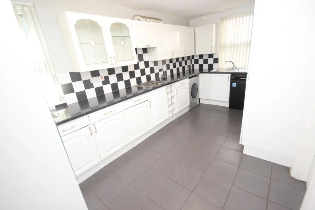 7 bedroom terraced house for rent
